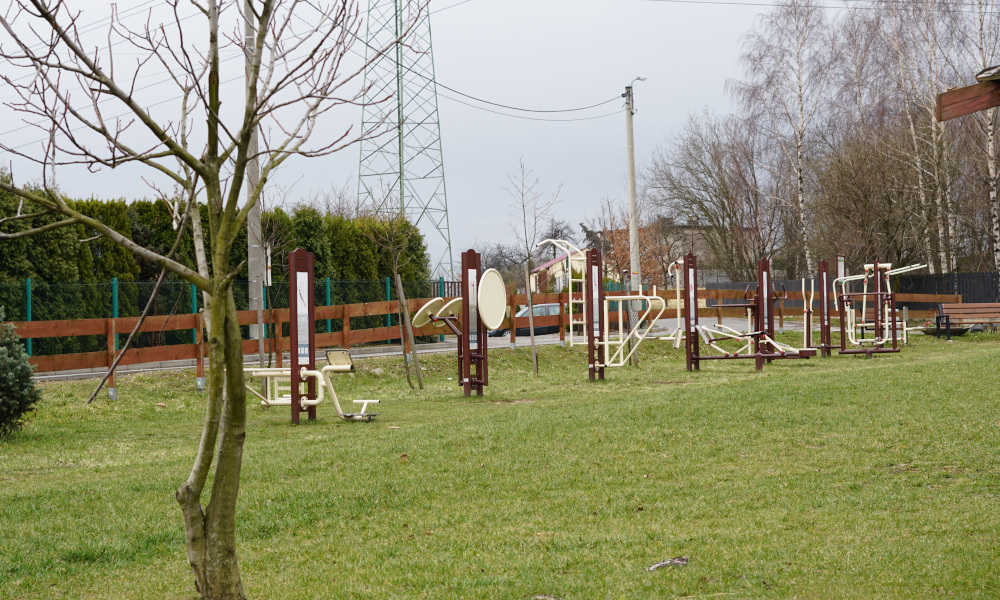Nowy Świat-Wymyślanka: nowy plac zabaw i projekt sportowy