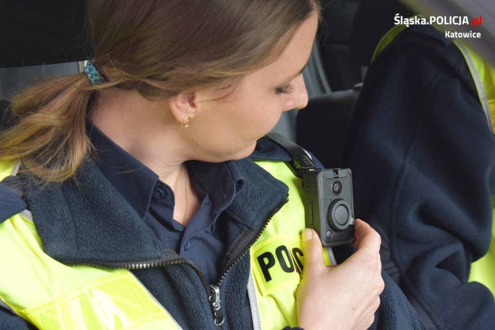 Kamery na mundurach katowickich policjantów
