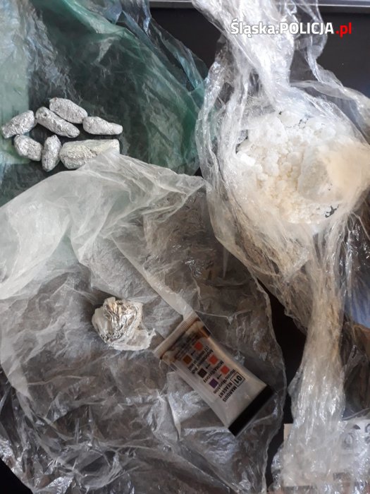 Policjanci z Katowic przejęli 1000 porcji amfetaminy