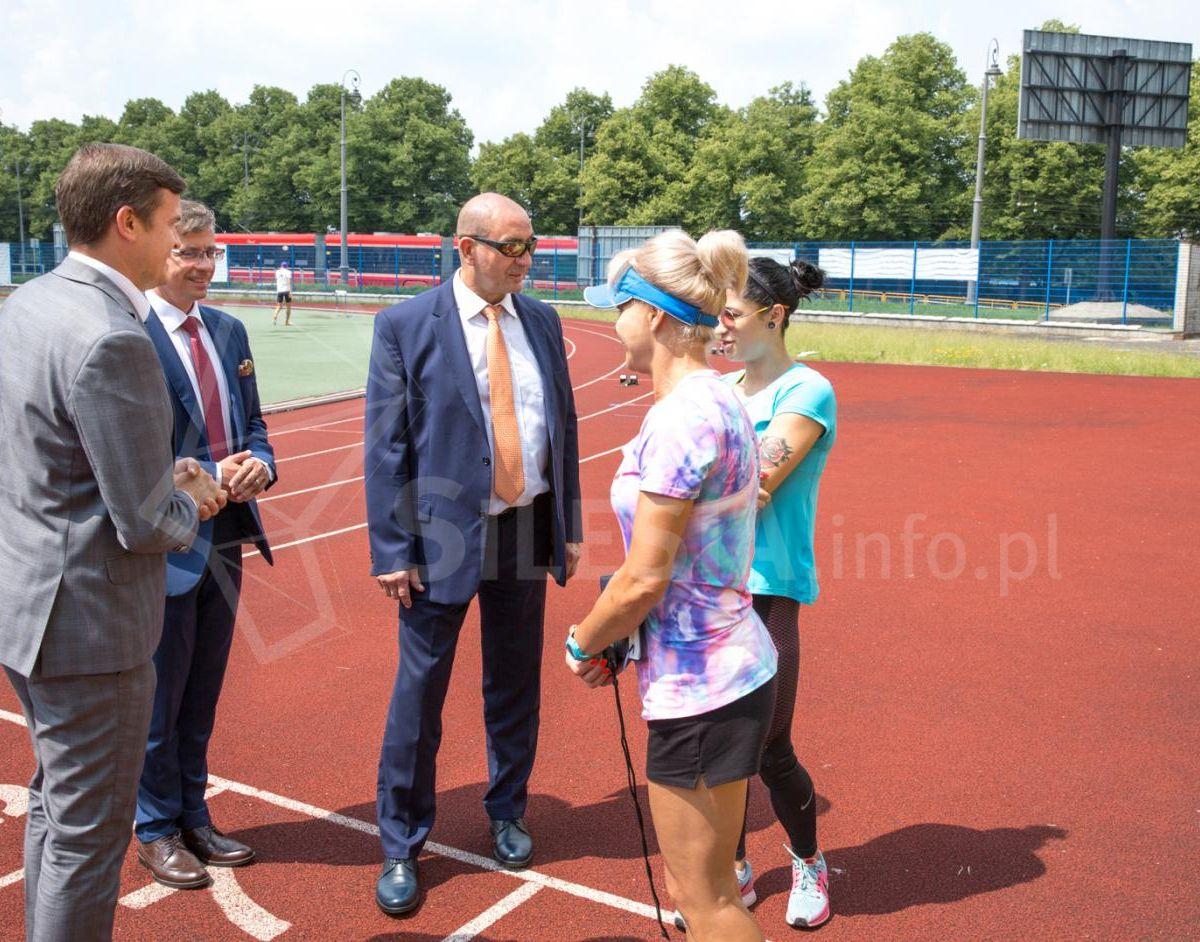 AWF sprzedaje teren stadionu - powstaną tam nowe bloki. Mieszkańcy protestują