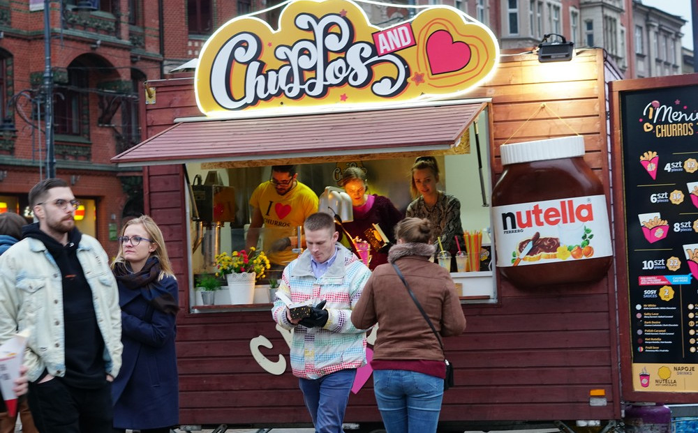 Food trucki w Katowicach. Rynek Smaków przez cały weekend [ZDJĘCIA]