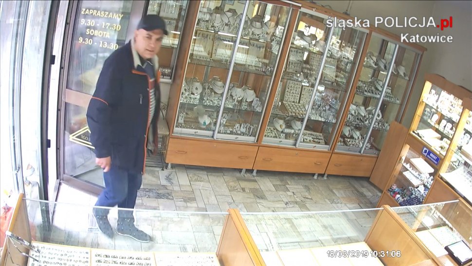 Policjanci z Katowic poszukują sprawcy kradzieży biżuterii