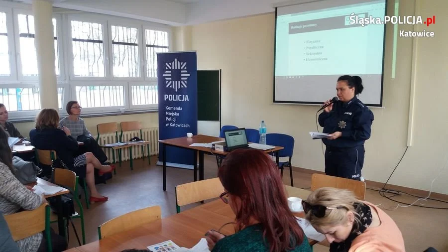 Policjanci szkolili nauczycieli by zapewnić bezpieczeństwo dzieciom