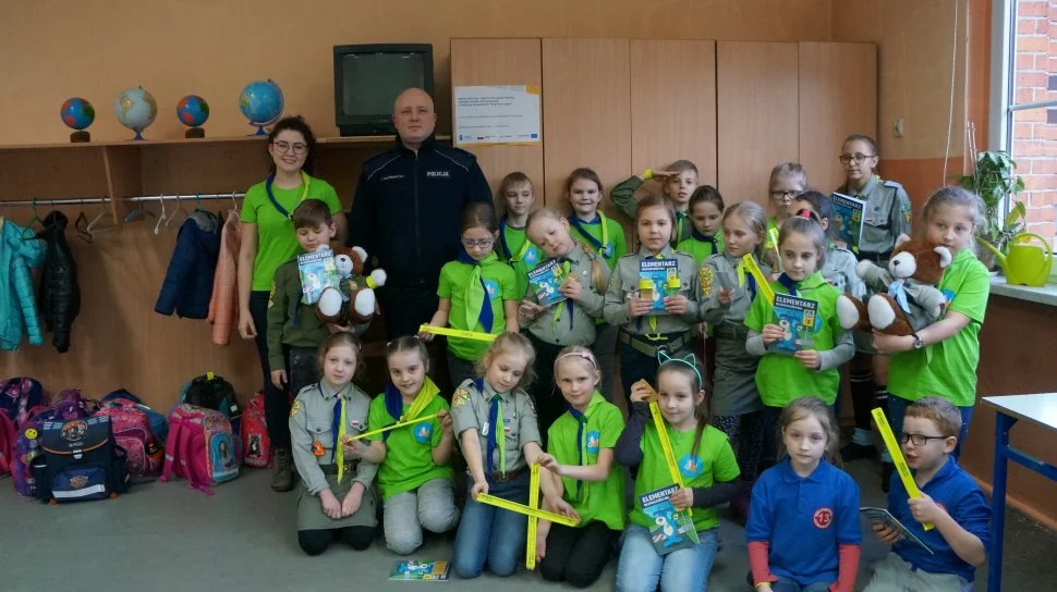 Świętochłowicki policjant spotkał się z gromadą zuchów