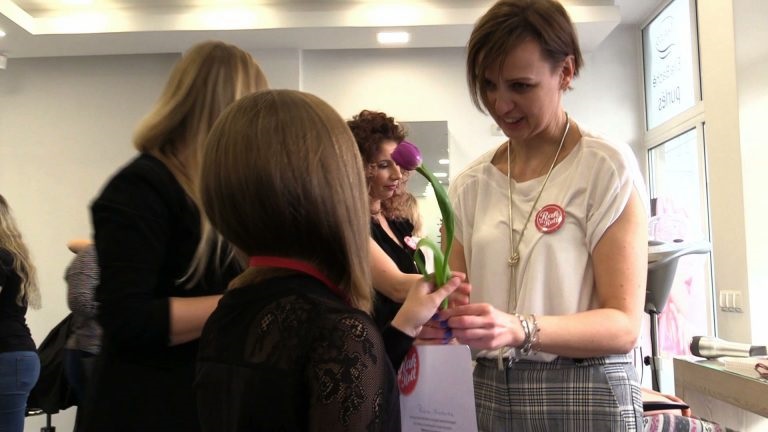 Ścięły włosy w Dzień Kobiet, czyli akcja "Daj włos! Dziewczyny dla dziewczyn”