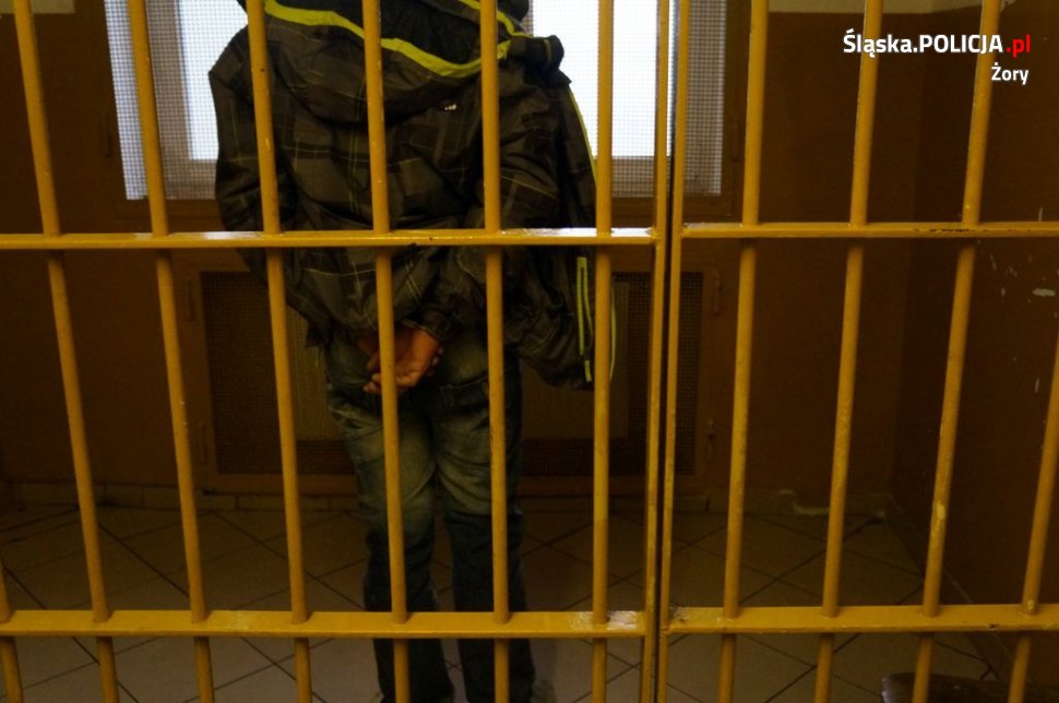 Dwaj poszukiwani trafili za kratki. Jeden po policyjnym pościgu