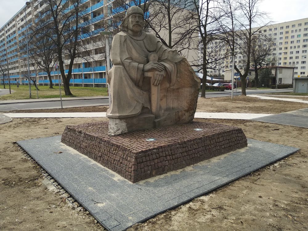 Remont Placu ks. Władysława – od czołgu do zielonego skweru