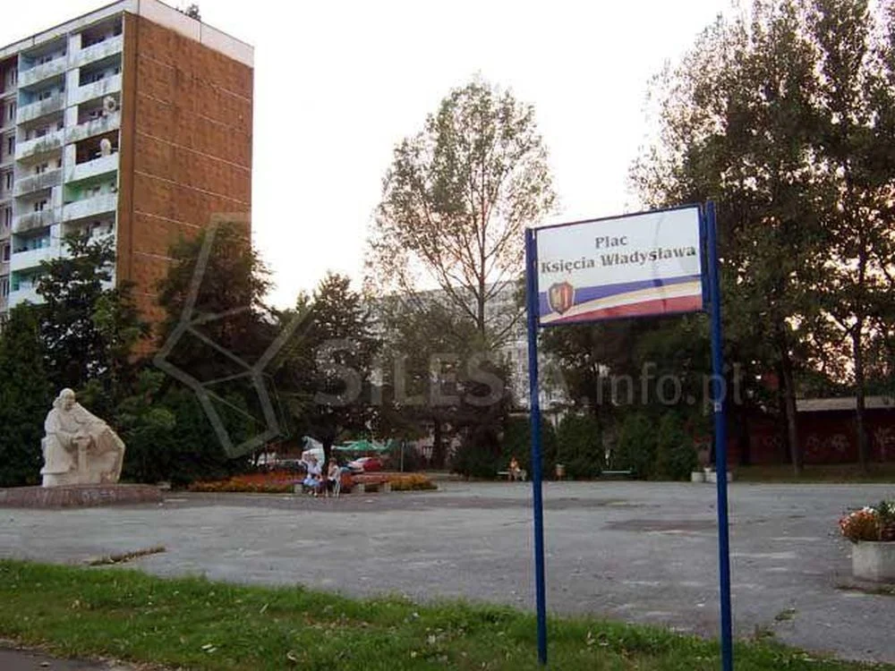 Remont Placu ks. Władysława – od czołgu do zielonego skweru