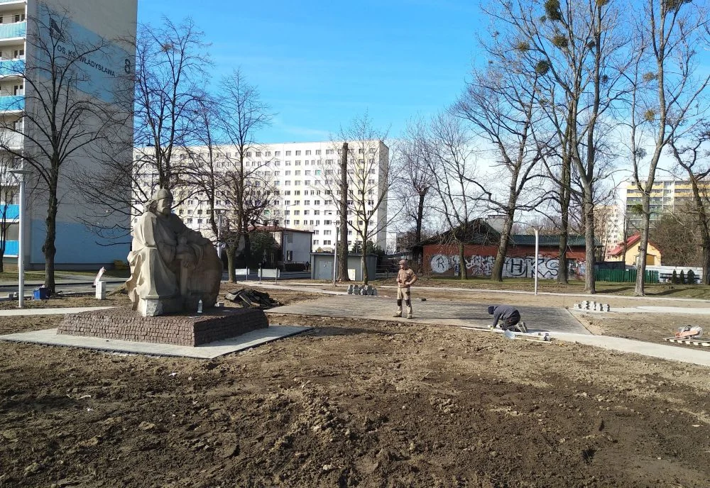 Remont Placu ks. Władysława – od czołgu do zielonego skweru