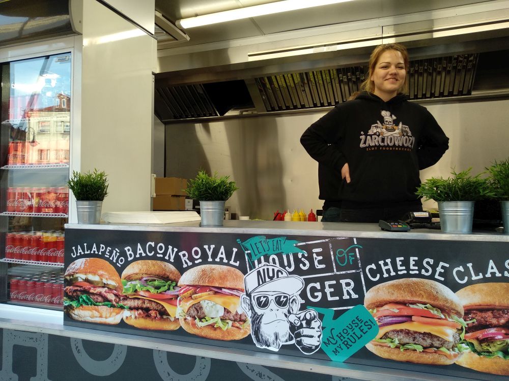 Żarciowozy i piękna pogoda – tłumy na żorskim rynku