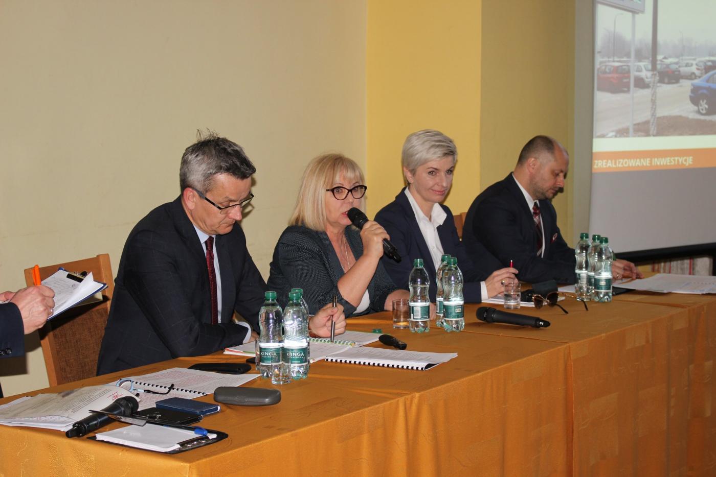 Miejsca parkingowe i zaśmiecone ulice głównymi tematami spotkania w Nowym Bytomiu