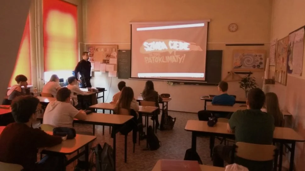 Dzielnicowi z Rudy Ślaskiej zainaugurowali kampanię "Narkotyki i dopalacze zabijają"