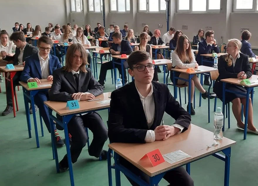 Mimo strajku nauczycieli w Rudzie Śląskiej rozpoczęły się egzaminy gimnazjalne