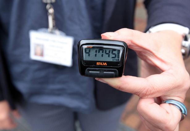 Jak działa krokomierz w zegarku?