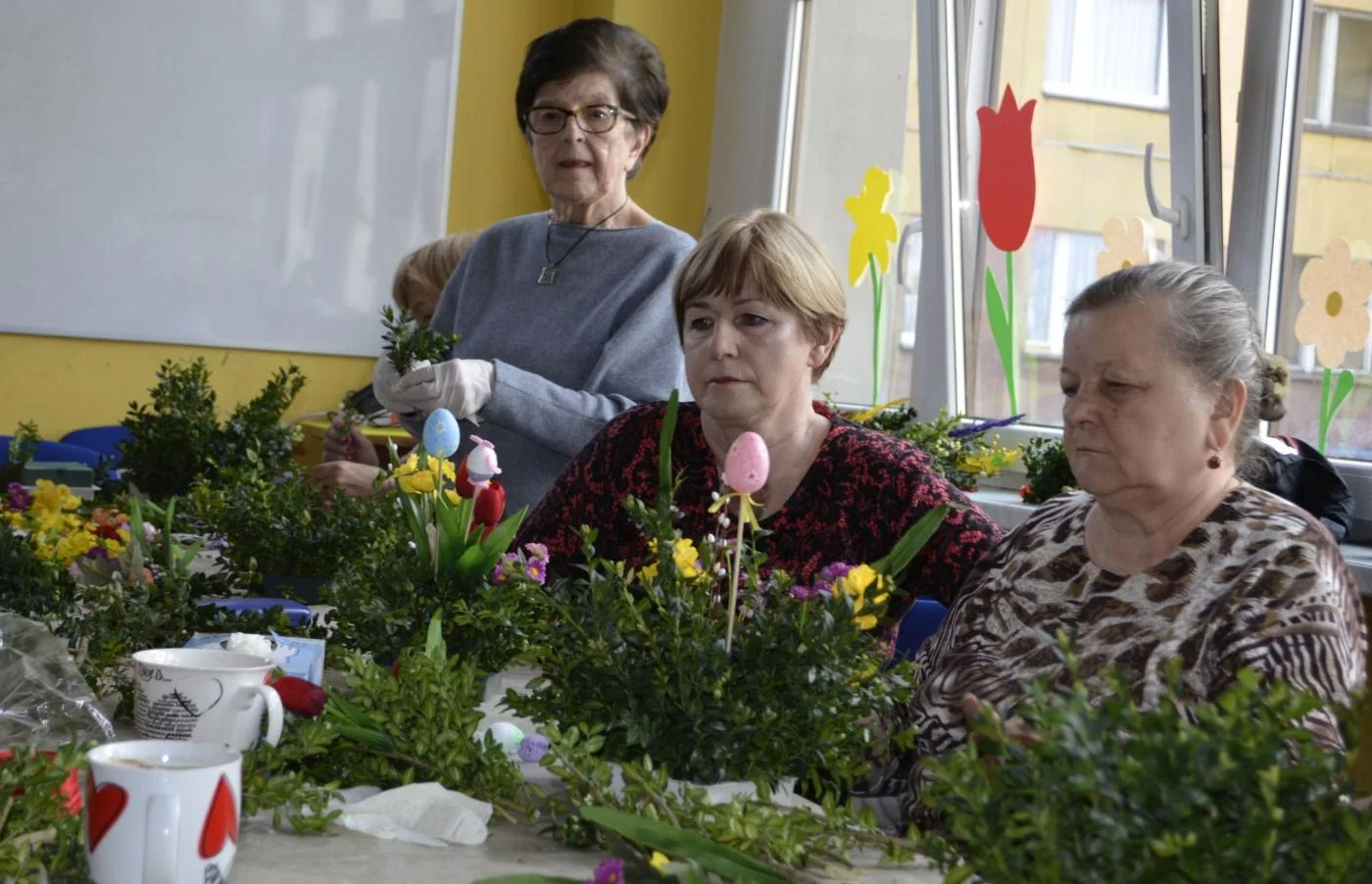 Seniorzy z KAS wzięli udział w warsztatach florystycznych