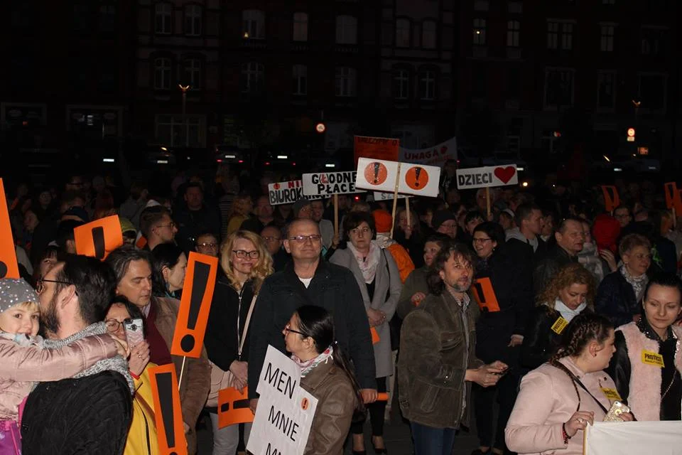 Łańcuch Światła dla nauczycieli w Rudzie Śląskiej 1