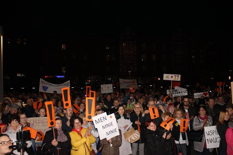 Łańcuch Światła dla nauczycieli w Rudzie Śląskiej 3