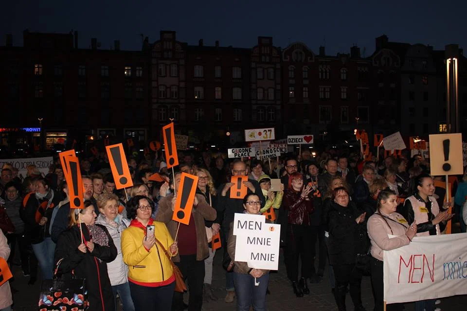 Łańcuch Światła dla nauczycieli w Rudzie Śląskiej 11