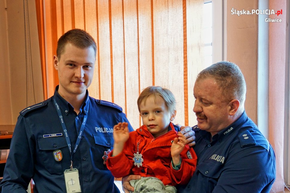 Gliwiccy Policjanci spełnili marzenia 5-letniego Olka