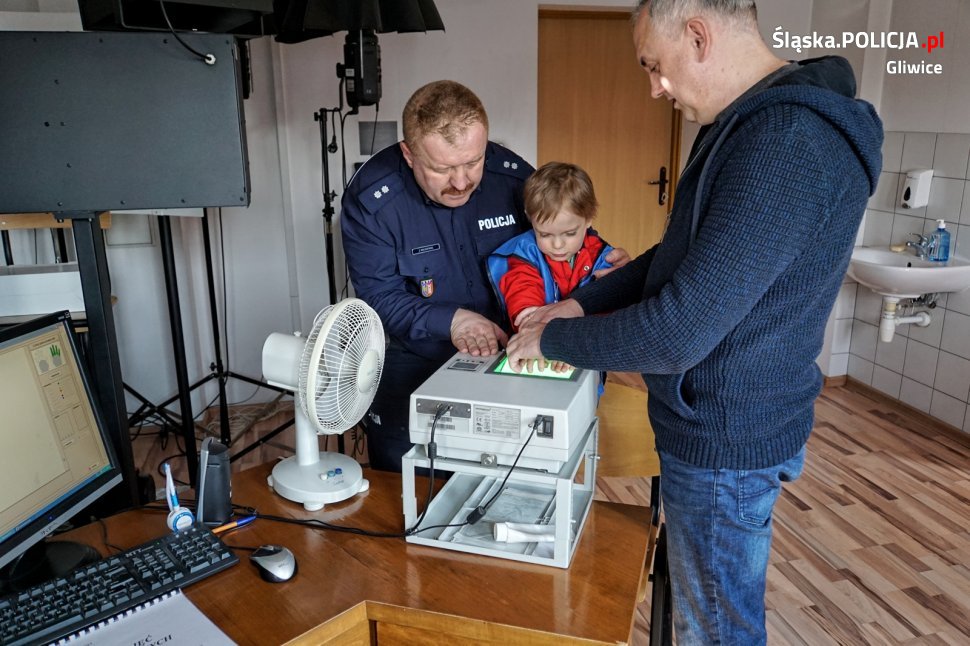 Gliwiccy Policjanci spełnili marzenia 5-letniego Olka
