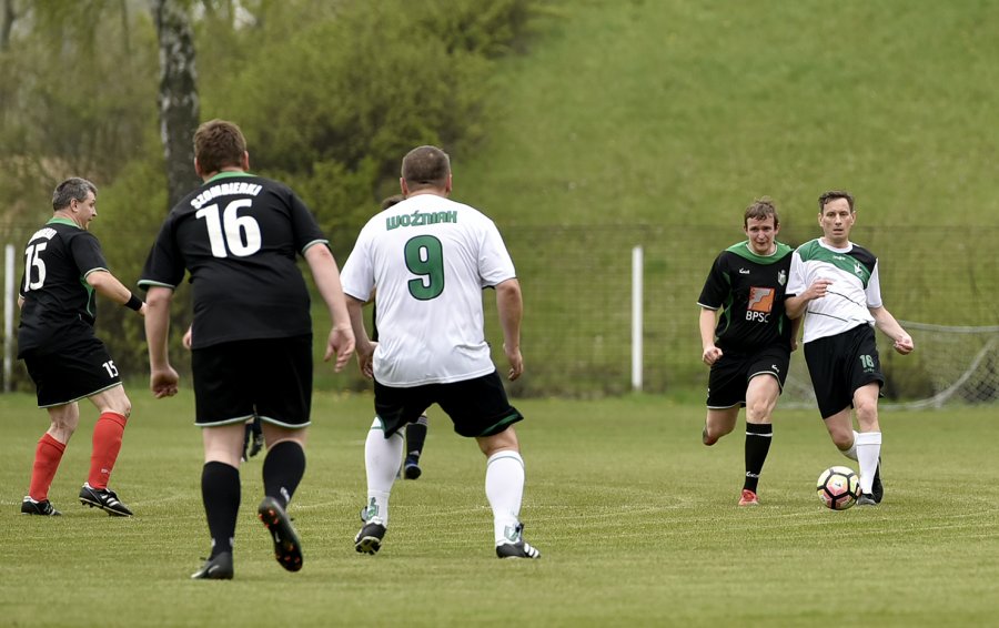 Jubileuszowy mecz oldbojów z księżmi Dekanatu Bytomskiego