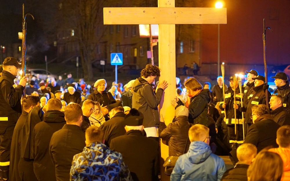 Mikołów: Ulicami miasta przeszła Droga Krzyżowa [ZDJĘCIA]
