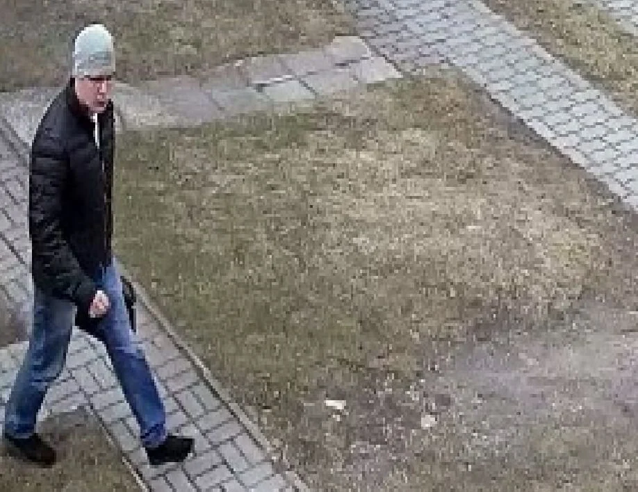 Ukradł pieniądze z probostwa. Publikujemy wizerunek sprawcy. Rozpoznajesz go?