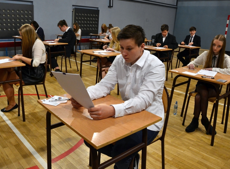 Strajk nauczycieli trwa. Co z jutrzejszymi egzaminami gimnazjalnymi w Świętochłowicach?