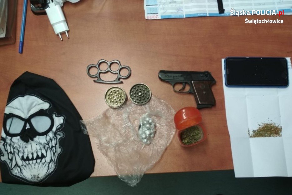 Świętochłowice: 26 - latek zatrzymany z bronią palną i narkotykami!