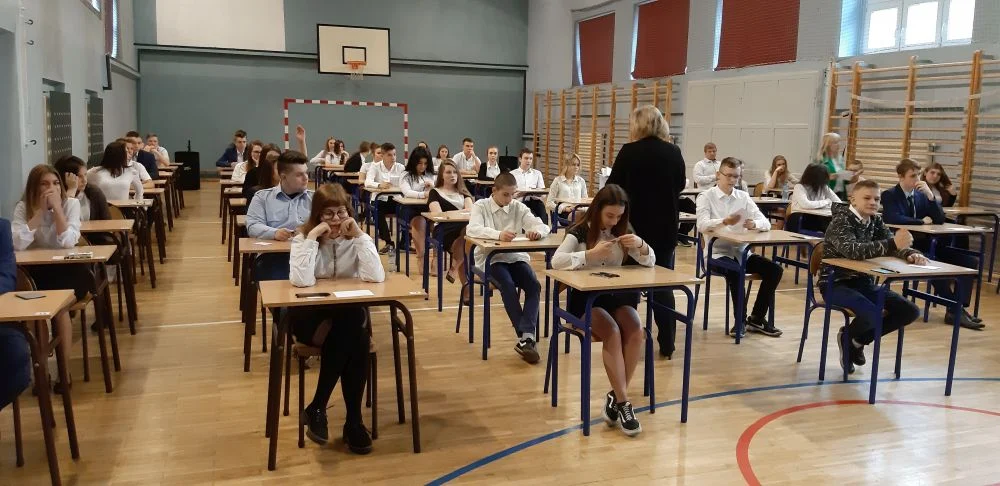 Mimo strajku nauczycieli w Świętochłowicach rozpoczęły się egzaminy gimnazjalne