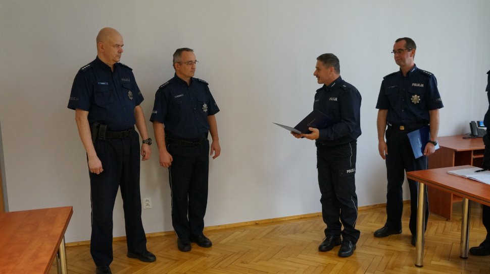 Świętochłowice: komendant wyróżnił dyżurnych za wzorową pracę