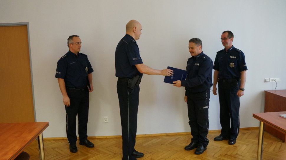 Świętochłowice: komendant wyróżnił dyżurnych za wzorową pracę