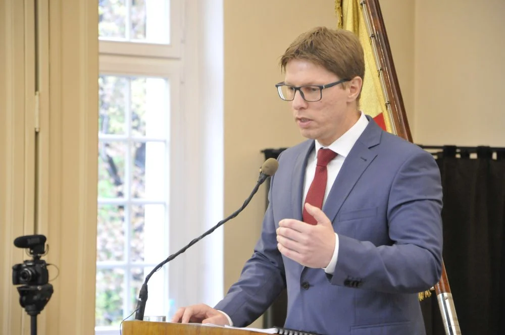NA ŻYWO: czy radni Świętochłowic przyjmą program naprawczy Daniela Begera?