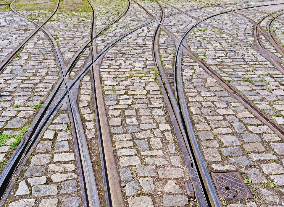 Świętochłowice: Budują perony - zawieszone linie tramwajowe nr 7 i 17