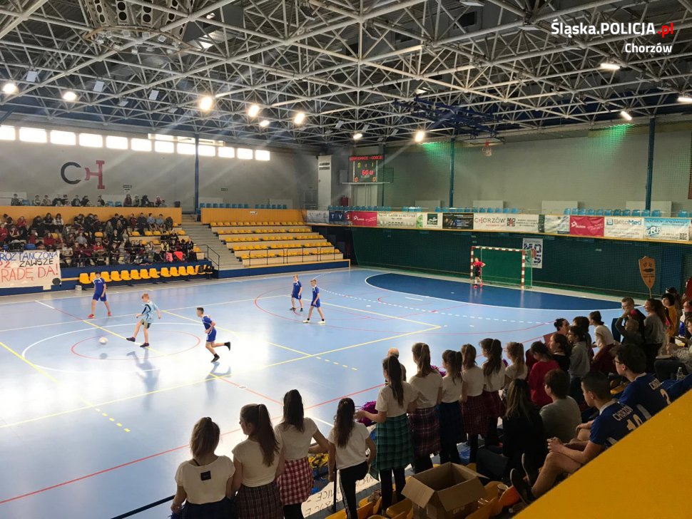 Chorzowscy policjanci z młodzieżą o bezpiecznym kibicowaniu