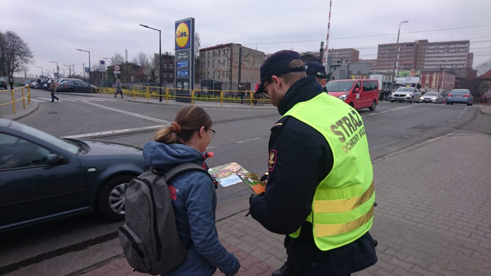 Bezpieczny przejazd - szlaban na ryzyko. Wspólne działania Policji i Straży Ochrony Kolei