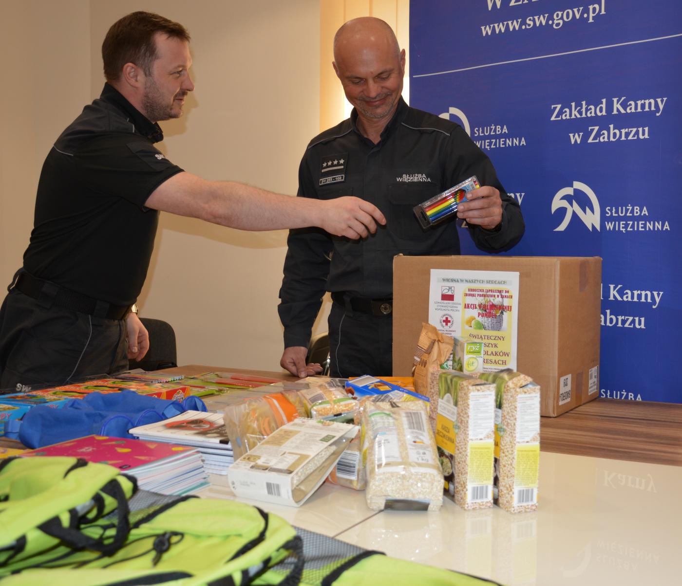 Funkcjonariusze z Zakładu Karnego w Zabrzu pomagają rodakom na Kresach
