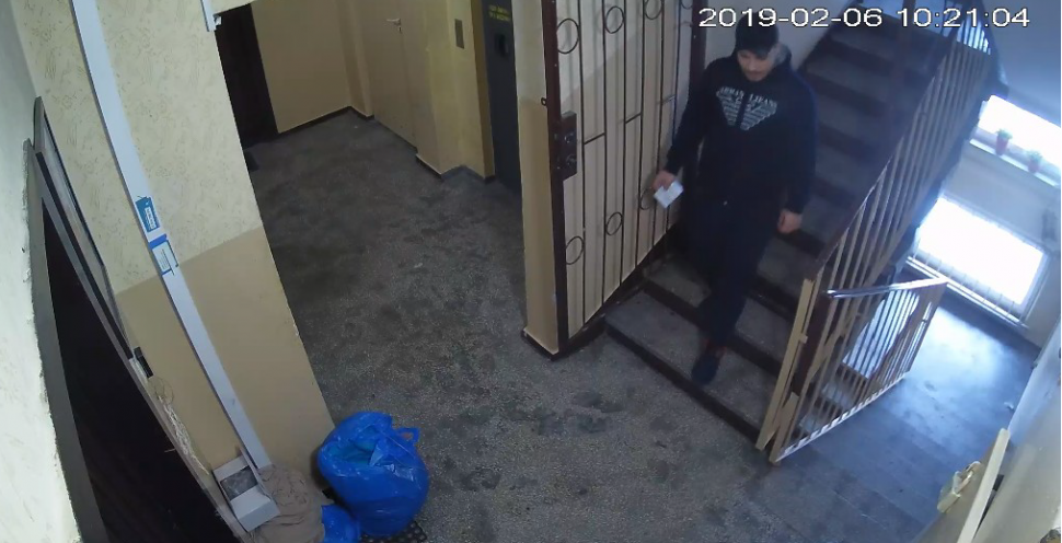 Dokonał kradzieży mieszkaniowej. Jego łupem padła gotówka i biżuteria. Poznajesz go?