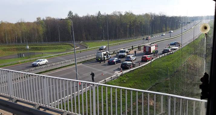 Zabrze: Zablokowana DTŚ. Doszło do zderzenia trzech osobówek