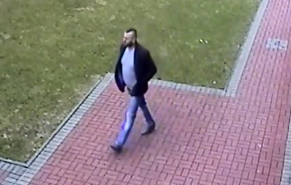 Ukradł w Zabrzu portfel z gotówką i dokumentami. Rozpoznajesz go?
