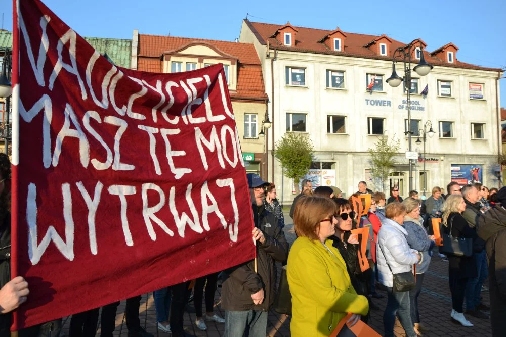 pikieta-poparcia-dla-strajku-nauczycieli-zory 4