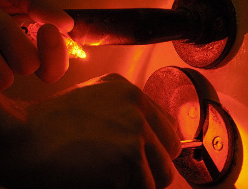 Włamanie na os. W. Pawlikowskiego. Policjanci apelują - zabezpiecz swoje mieszkanie!