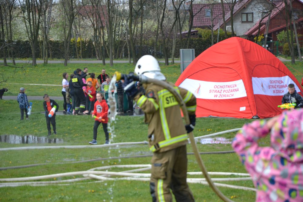 Bitwa wodna w parku Cegielnia: WSZYSCY byli mokrzy