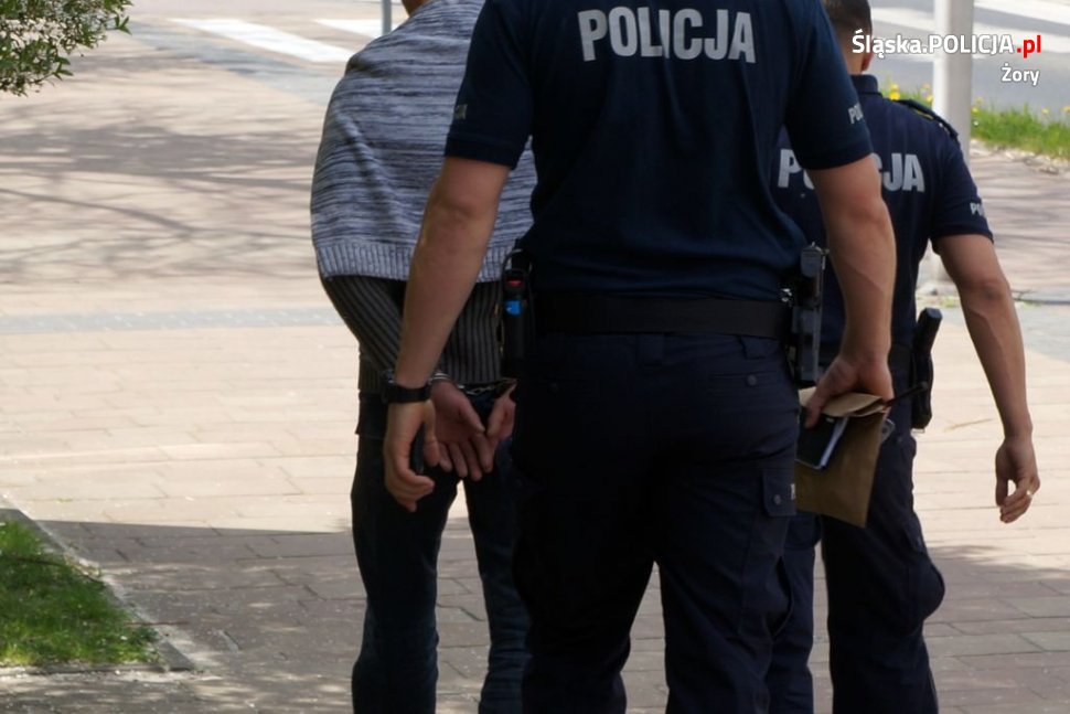 33 - latek pobił i okradł starszego mężczyznę. Na koncie ma również inne przestępstwa