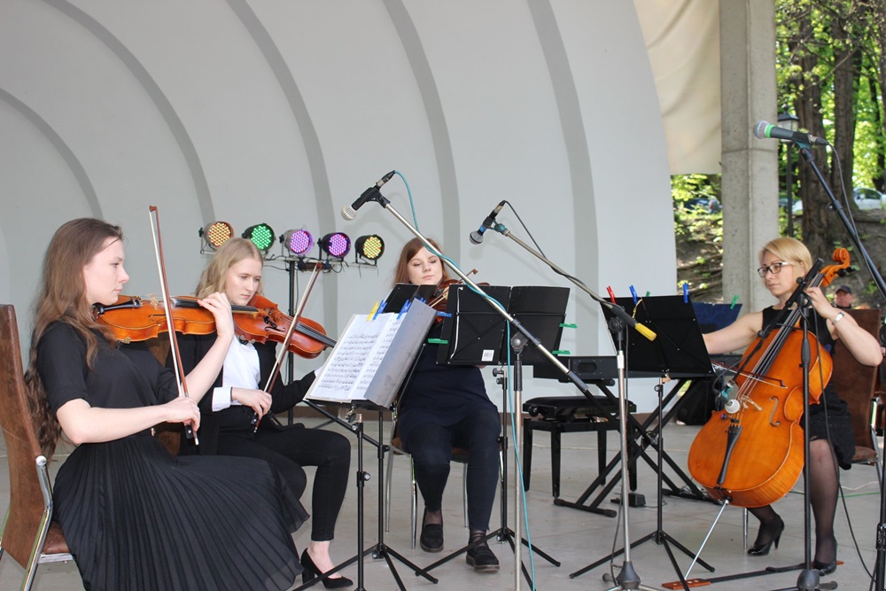 Koncert w Parku Kozioła 30