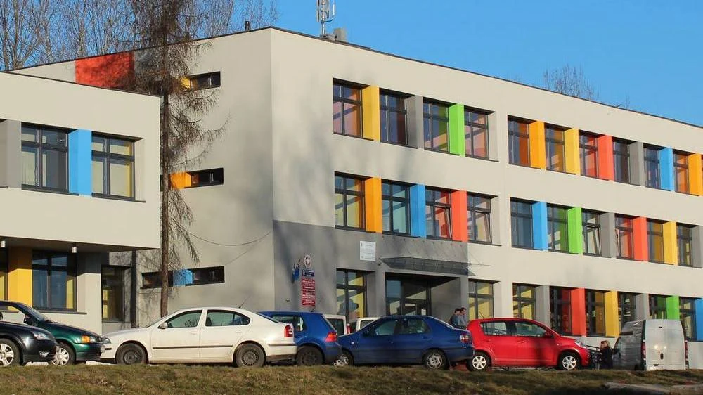 Kolejny fałszywy alarm bombowy w szkole – tym razem w Rudzie Śląskiej. To istna plaga!
