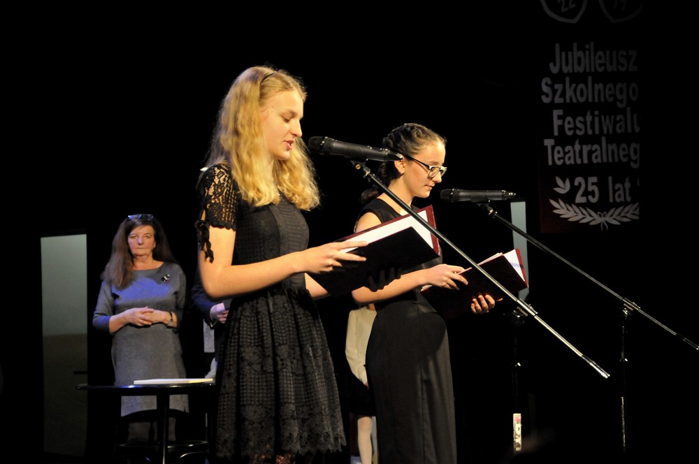 Gala jubileuszowego 25. Szkolnego Festiwalu Teatralnego 12