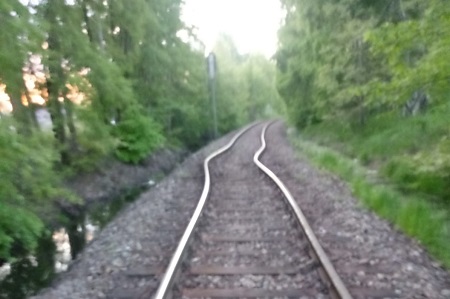 Uszkodzone torowisko kolejowe. Przyczyną najprawdopodobniej był intensywny deszcz