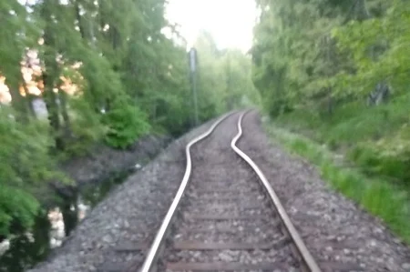 Uszkodzone torowisko kolejowe. Przyczyną najprawdopodobniej był intensywny deszcz
