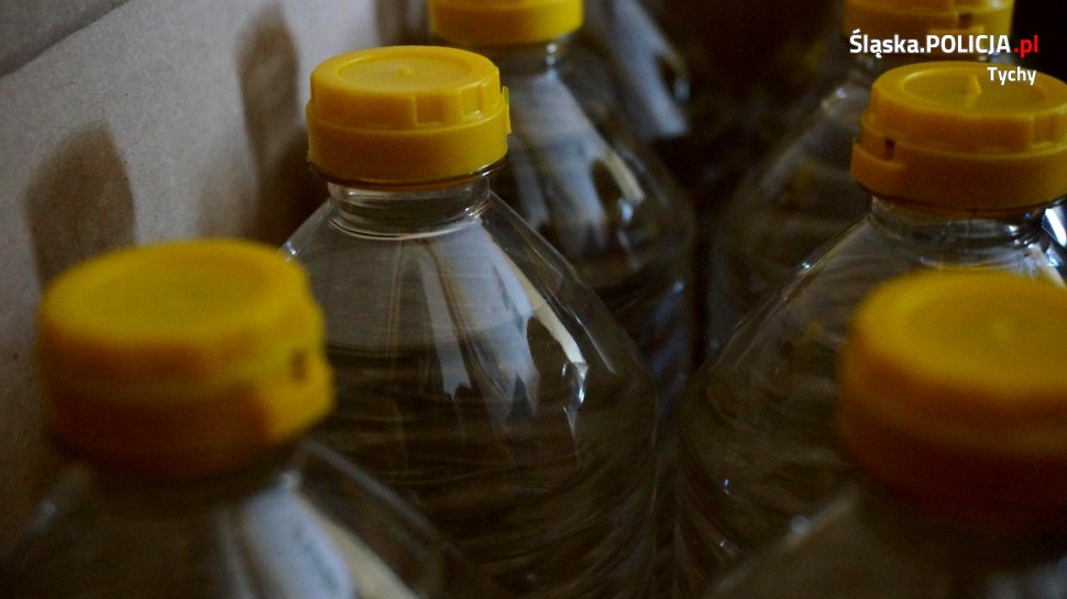 Lewy towar w rękach policjantów